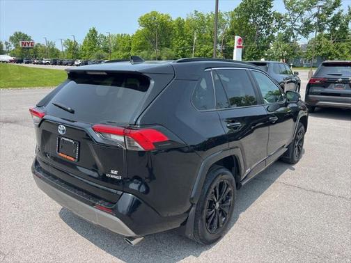 2022 Toyota RAV4 Hybrid SE