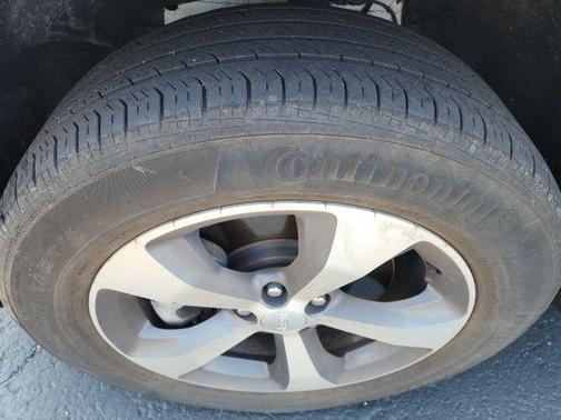 Bright White Clearcoat 2022 Jeep Cherokee Limited