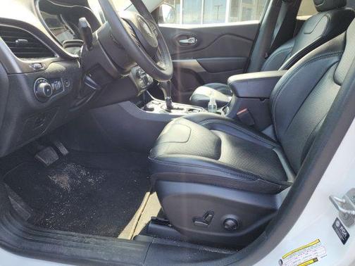 Bright White Clearcoat 2022 Jeep Cherokee Limited