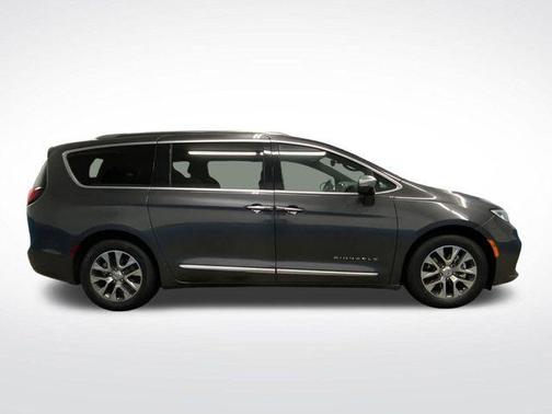 2022 Chrysler Pacifica L