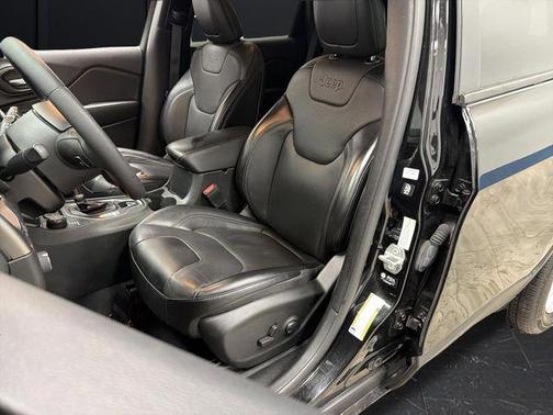 2022 Jeep Cherokee Latitude Lux