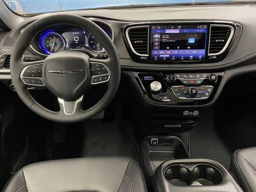 2025 Chrysler Pacifica L