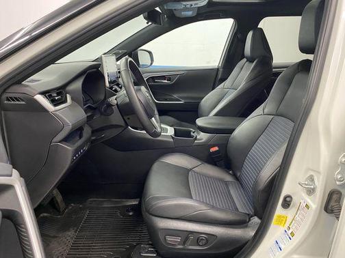 2022 Toyota RAV4 Hybrid SE