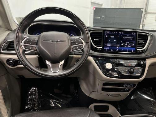 2022 Chrysler Pacifica Hybrid Touring L