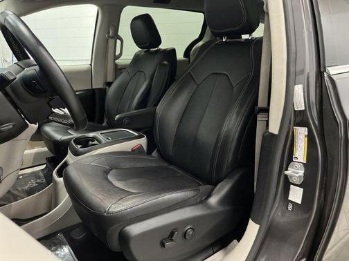 2022 Chrysler Pacifica Hybrid Touring L