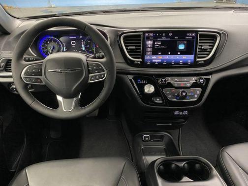 2025 Chrysler Pacifica L