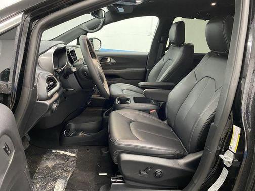 2025 Chrysler Pacifica L