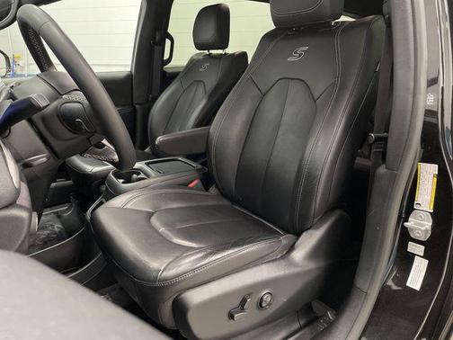 2022 Chrysler Pacifica Hybrid Touring L