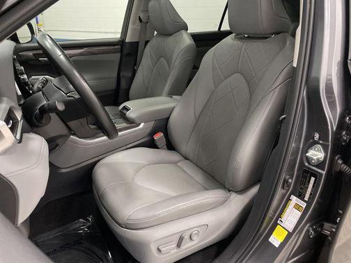 2024 Toyota Highlander Hybrid Platinum