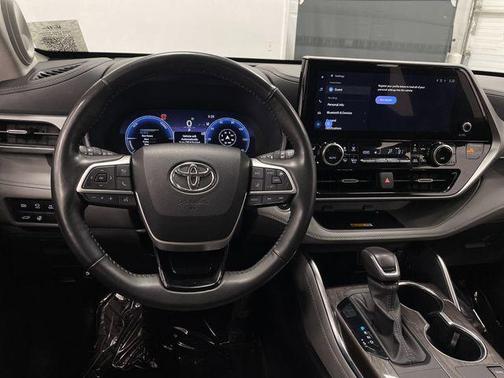 2024 Toyota Highlander Hybrid Platinum