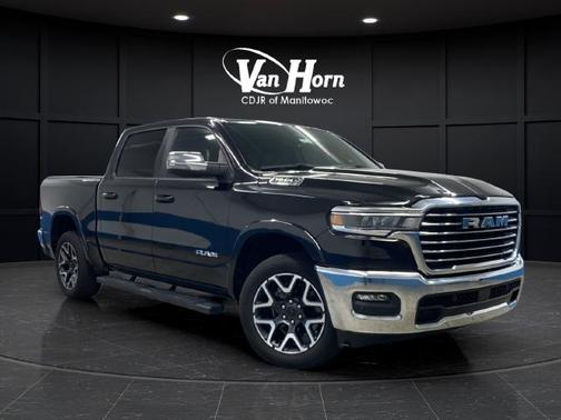 Diamond Black Crystal Pearlcoat 2025 RAM 1500 Laramie