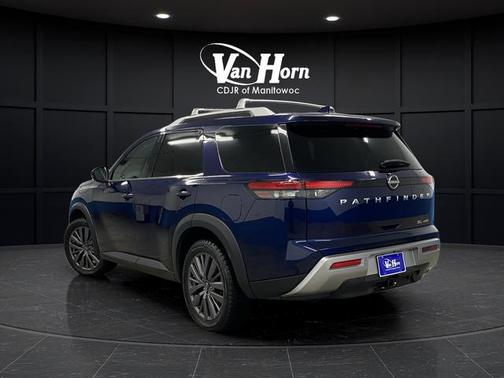 2023 Nissan Pathfinder SL 4WD
