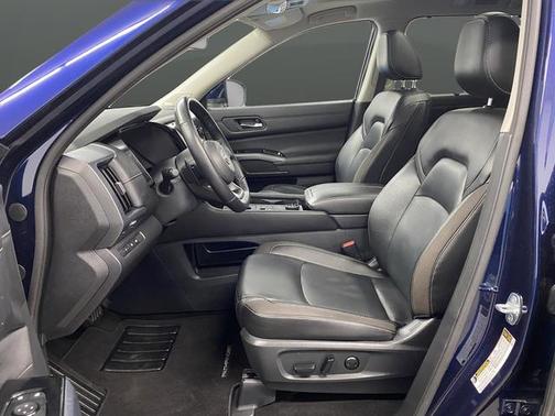 2023 Nissan Pathfinder SL 4WD