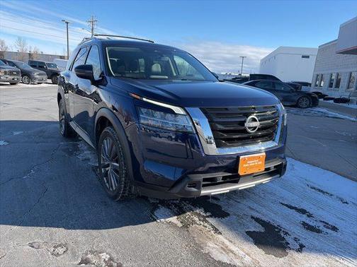 2023 Nissan Pathfinder SL 4WD
