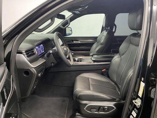 2023 Jeep Wagoneer L Series III 4x4