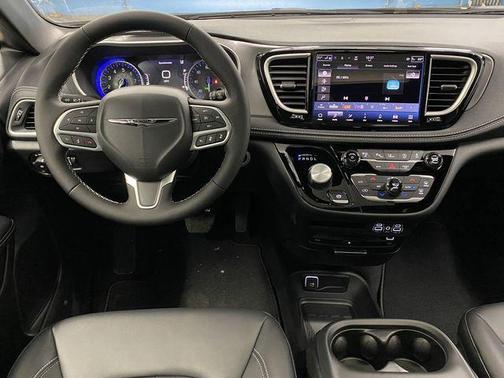 2025 Chrysler Pacifica L