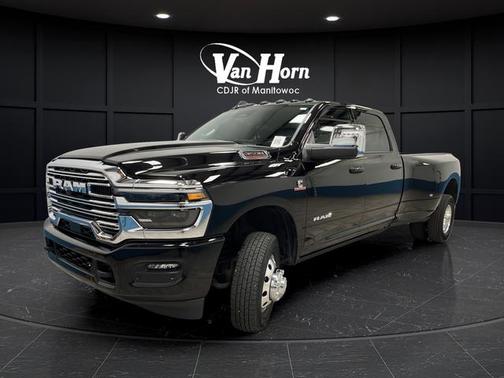 Diamond Black Crystal Pearlcoat 2025 RAM 3500 Laramie Crew Cab 4x4 8' Box