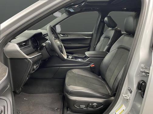 2026 Jeep Grand Cherokee Altitude