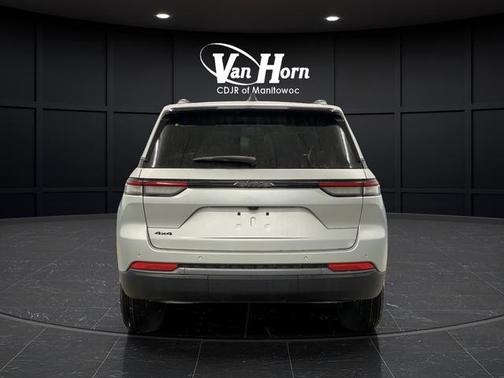 2026 Jeep Grand Cherokee Altitude