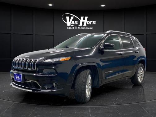 Diamond Black Crystal Pearlcoat 2017 Jeep Cherokee Overland