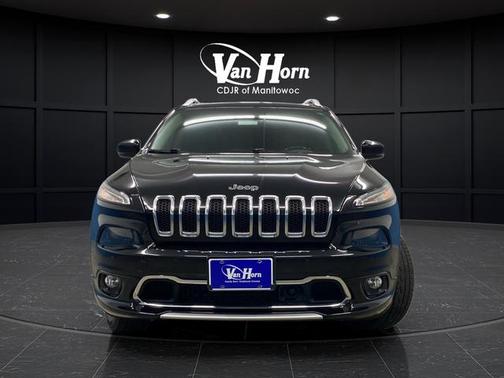 Diamond Black Crystal Pearlcoat 2017 Jeep Cherokee Overland