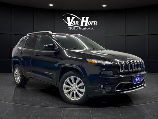 Diamond Black Crystal Pearlcoat 2017 Jeep Cherokee Overland