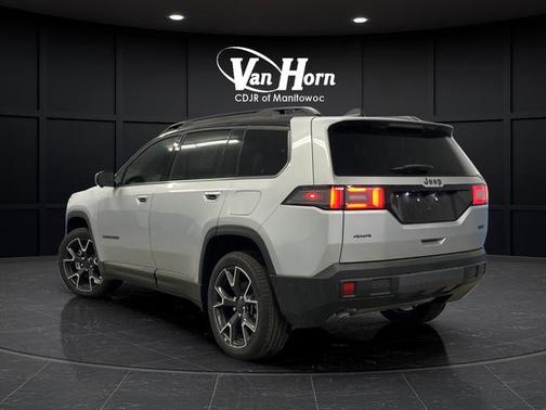 Silver Zynith Clearcoat 2026 Jeep Cherokee Overland