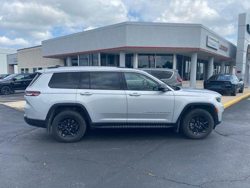 2022 Jeep Grand Cherokee L Laredo