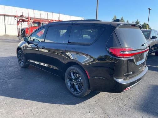 2026 Chrysler Pacifica L