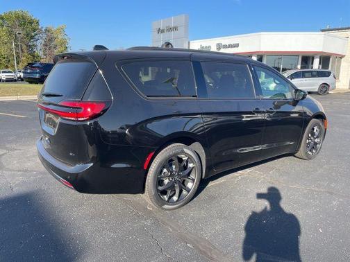 2026 Chrysler Pacifica L