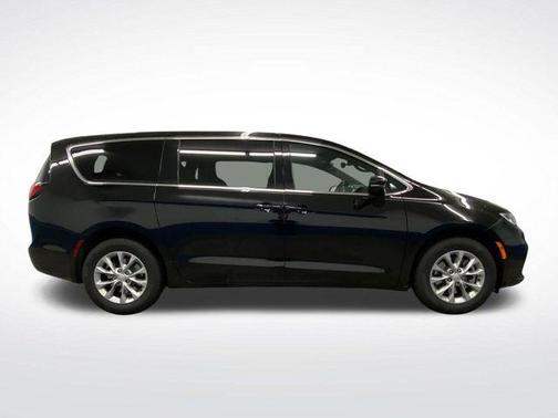 2025 Chrysler Pacifica L