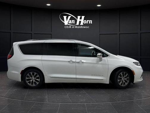 2022 Chrysler Pacifica L