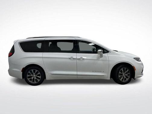 2022 Chrysler Pacifica L
