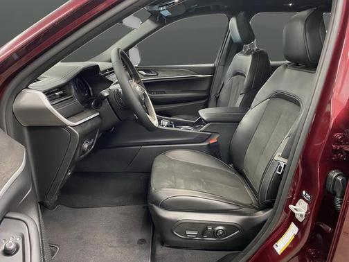 Velvet Red Pearlcoat 2026 Jeep Grand Cherokee Altitude