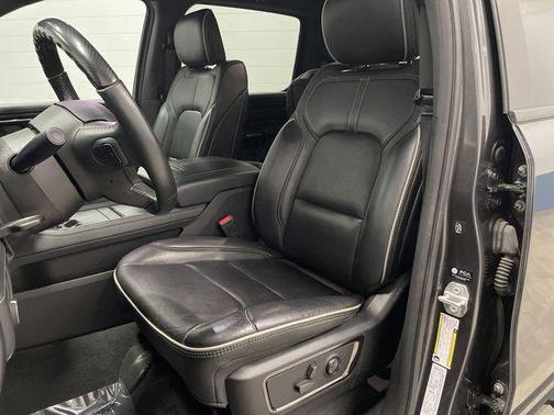 Granite Crystal Metallic Clearcoat 2022 RAM 1500 Limited