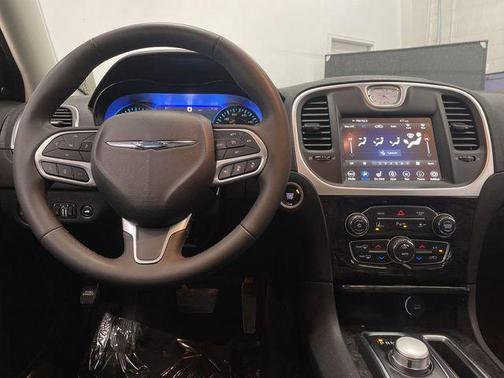 2023 Chrysler 300 Touring