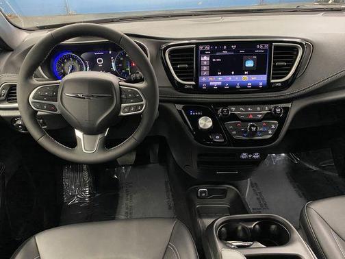2025 Chrysler Pacifica L