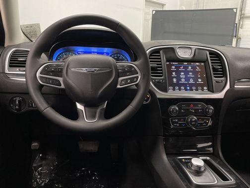 2023 Chrysler 300 Touring