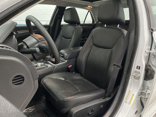 2023 Chrysler 300 Touring