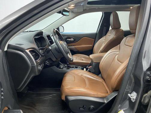 2019 Jeep Cherokee Overland