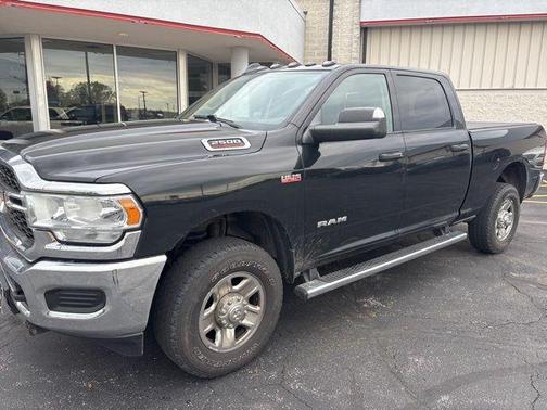 2019 RAM 2500 Tradesman Crew Cab 4x4 6'4' Box