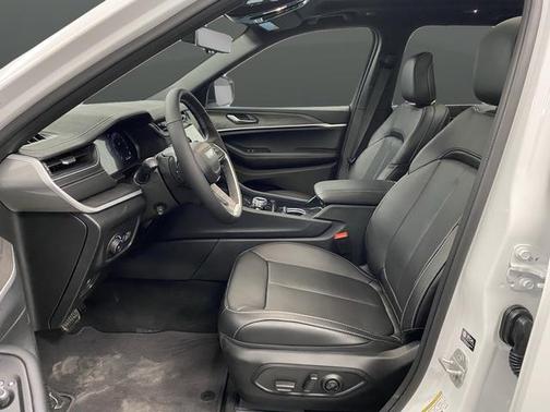 Bright White Clearcoat 2025 Jeep Grand Cherokee Limited