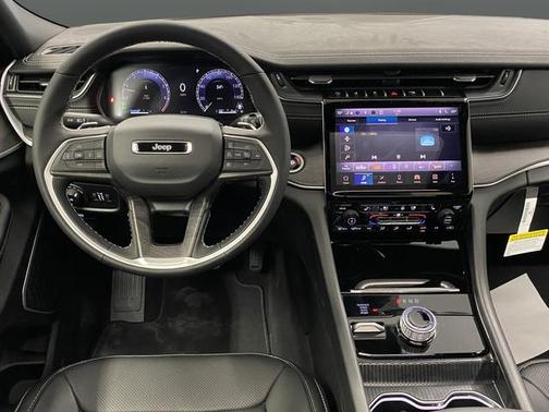 Bright White Clearcoat 2025 Jeep Grand Cherokee Limited