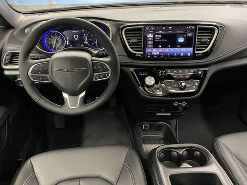 2025 Chrysler Pacifica L