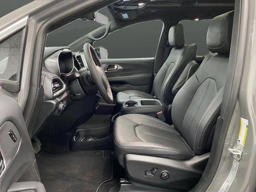 2025 Chrysler Pacifica L