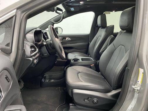 2025 Chrysler Pacifica L