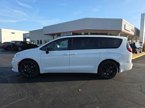 2026 Chrysler Pacifica Limited