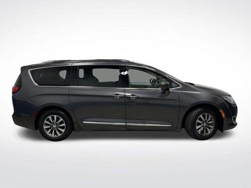 2020 Chrysler Pacifica Touring-L Plus