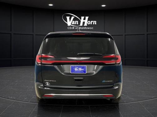 Brilliant Black Crystal Pearlcoat 2022 Chrysler Pacifica Hybrid Limited