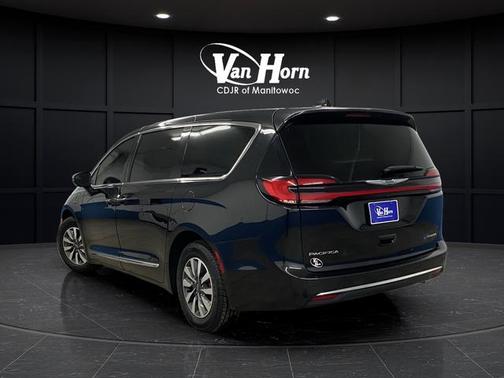 Brilliant Black Crystal Pearlcoat 2022 Chrysler Pacifica Hybrid Limited